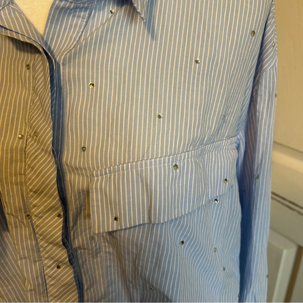 Maeve Anthropologie cropped Light Blue Button-Up Shirt with Embellishments - Picture 5 of 8